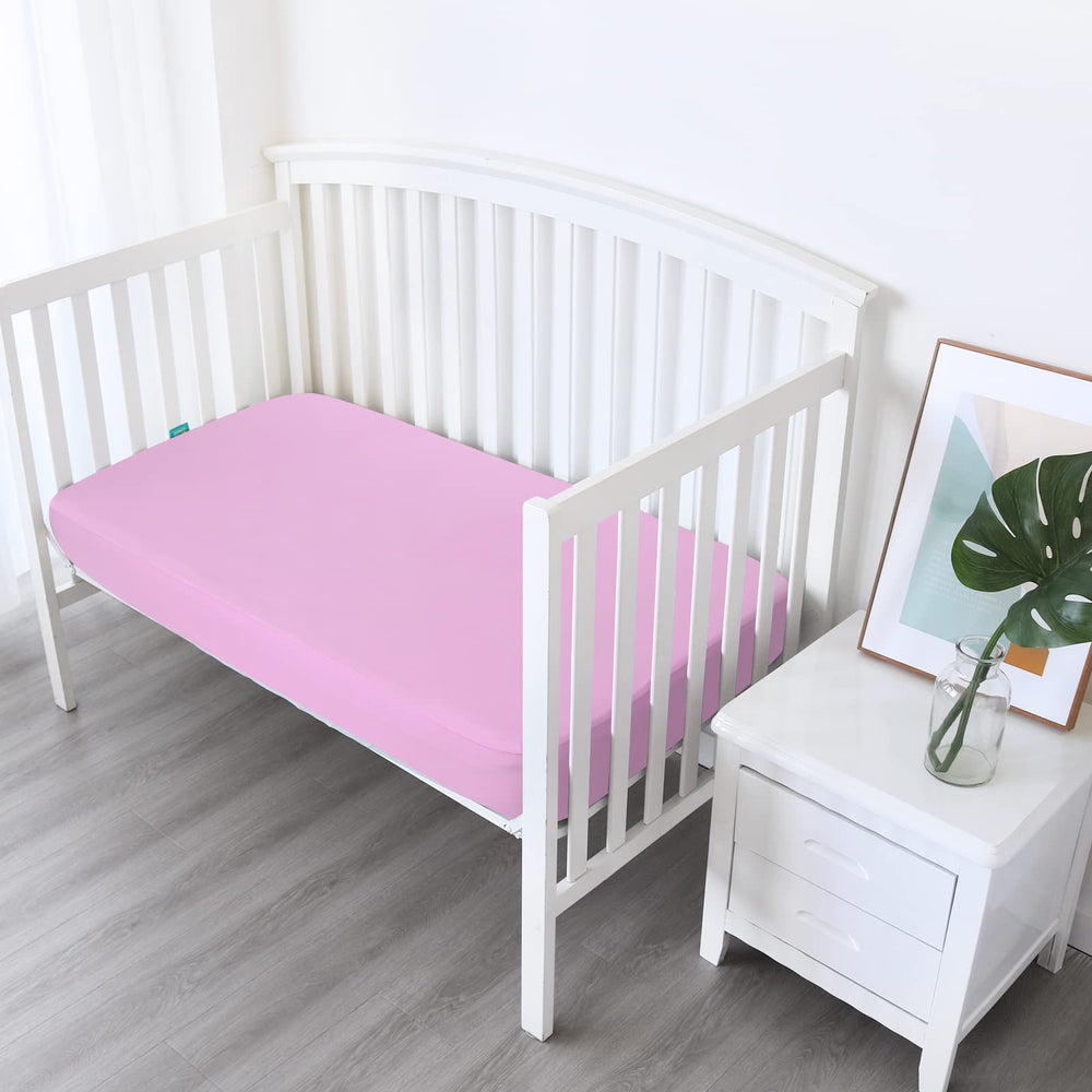 Biloban crib sheets elastic band surround shows snug fit on standard crib mattress