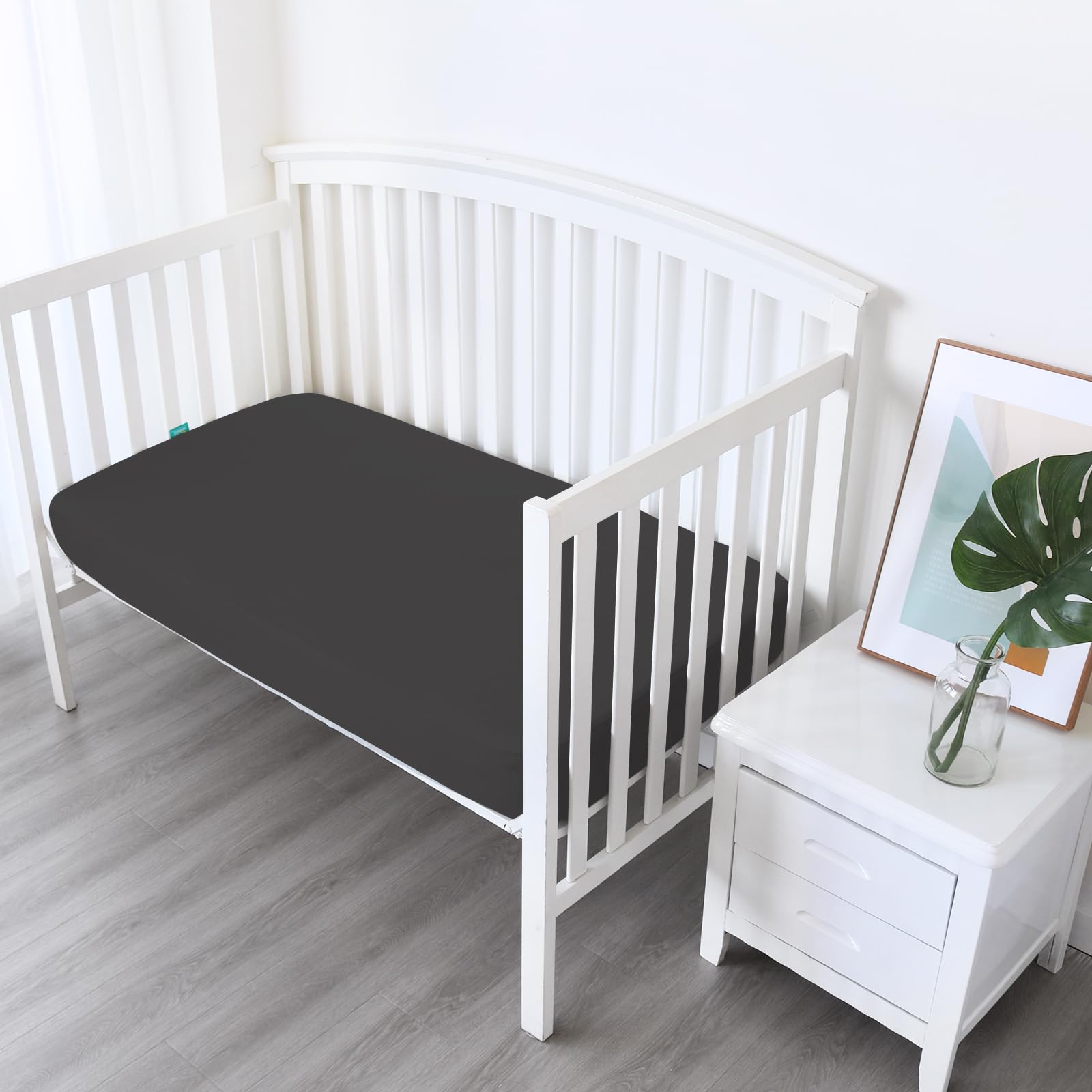 Biloban crib sheets fitted-on-standard-mattress deliver snug fit for safe, peaceful baby naps