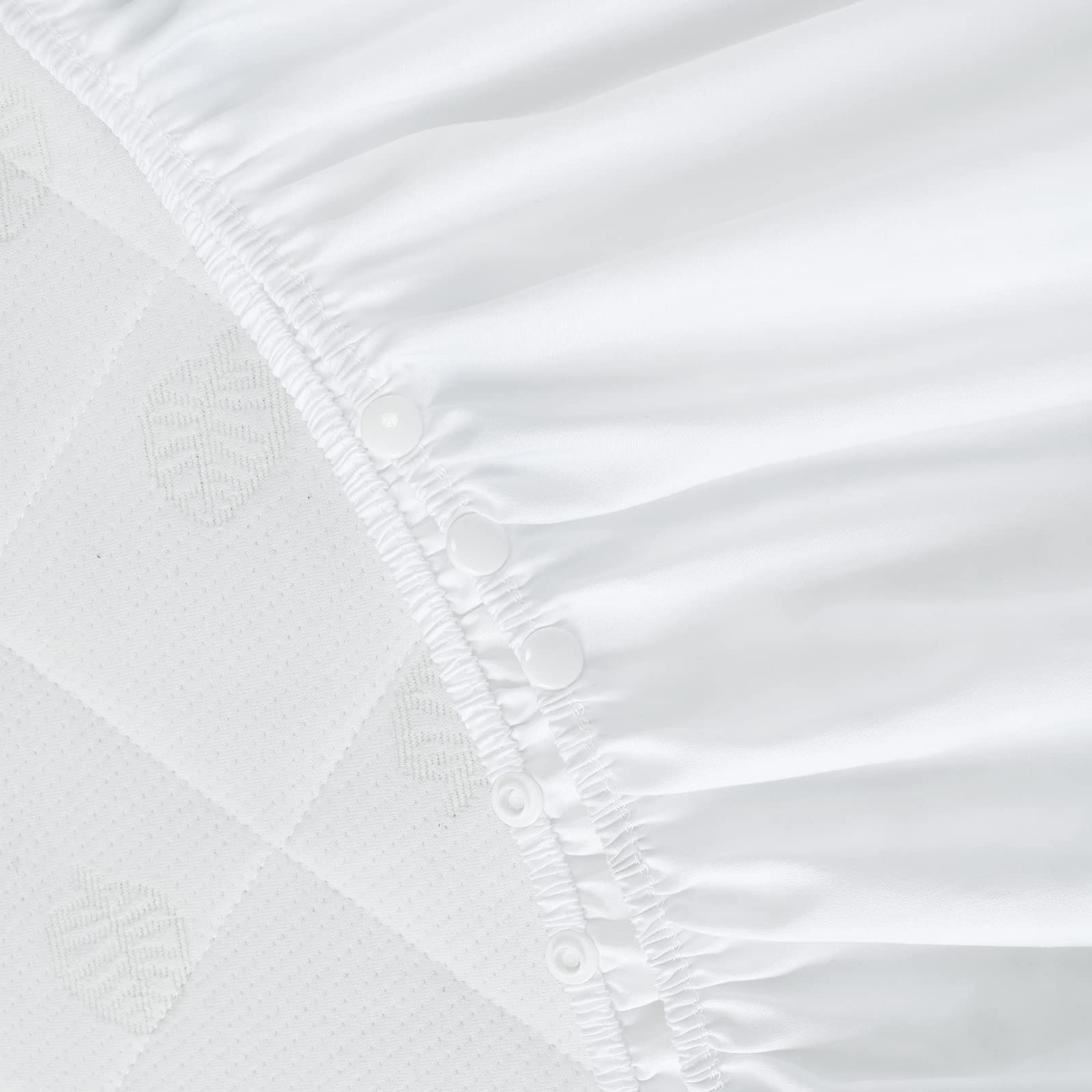 Biloban adjustable-elastic crib skirt fits standard cribs securely and quickly.