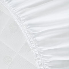 Biloban adjustable-elastic crib skirt fits standard cribs securely and quickly.