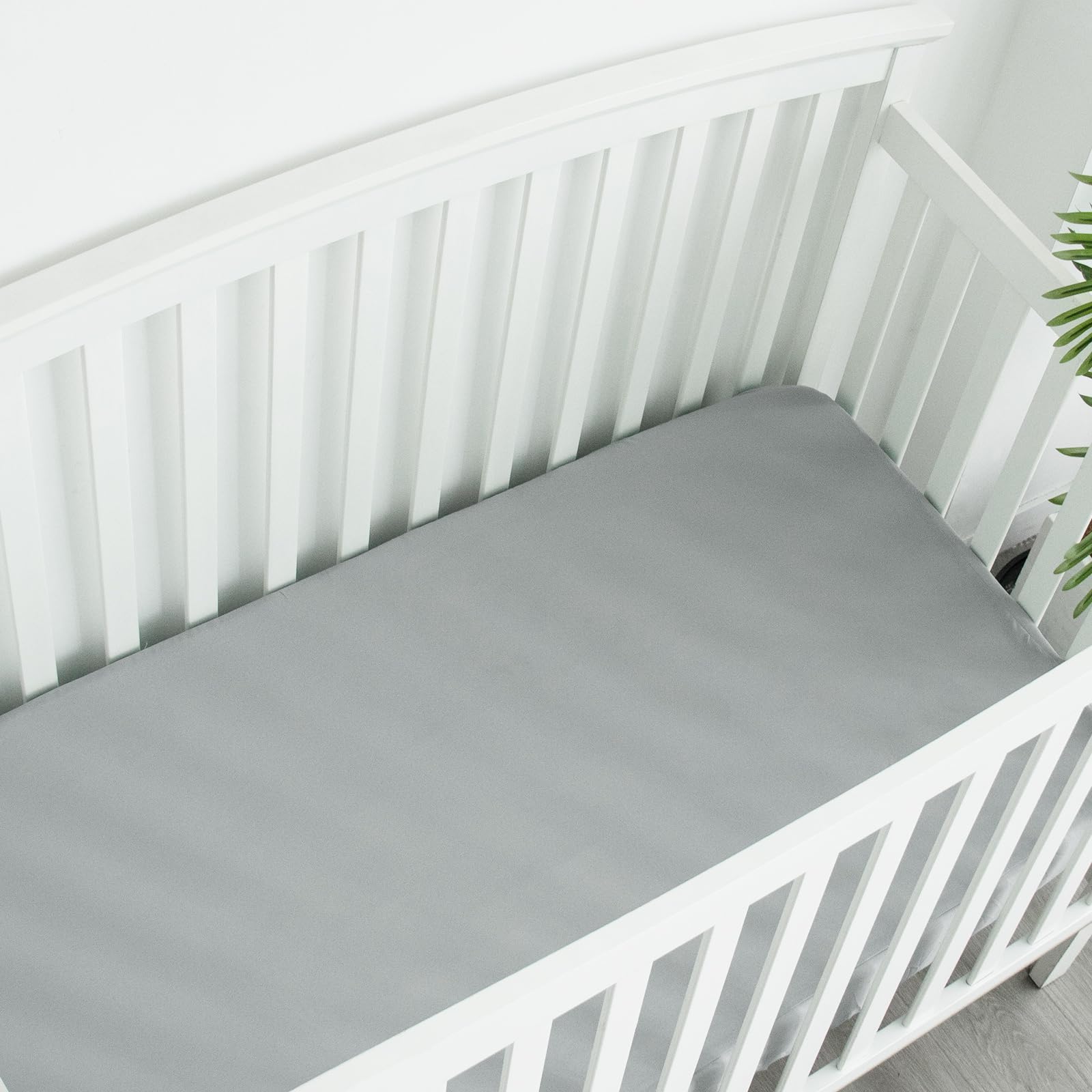 Four-pack Biloban sheets offer versatile color options for nursery decor.