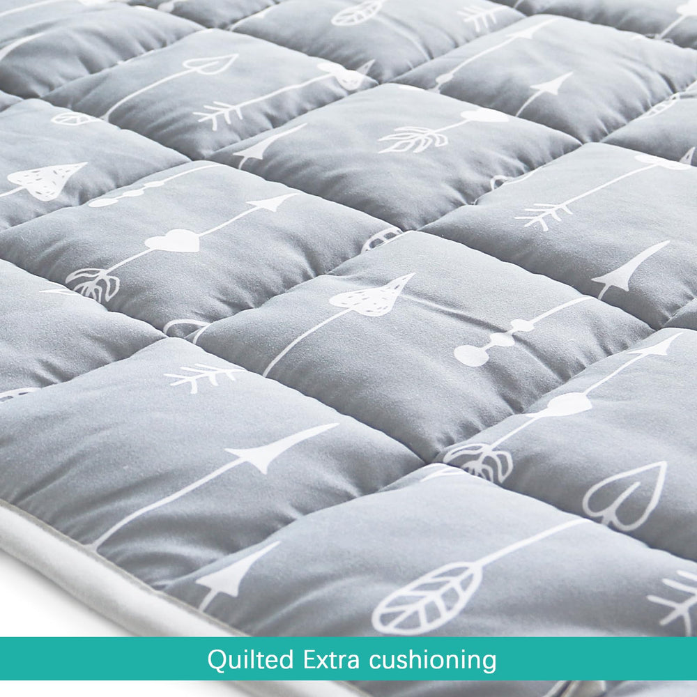 Biloban nap mat arrow grey includes thick padding for cozy travel rests.