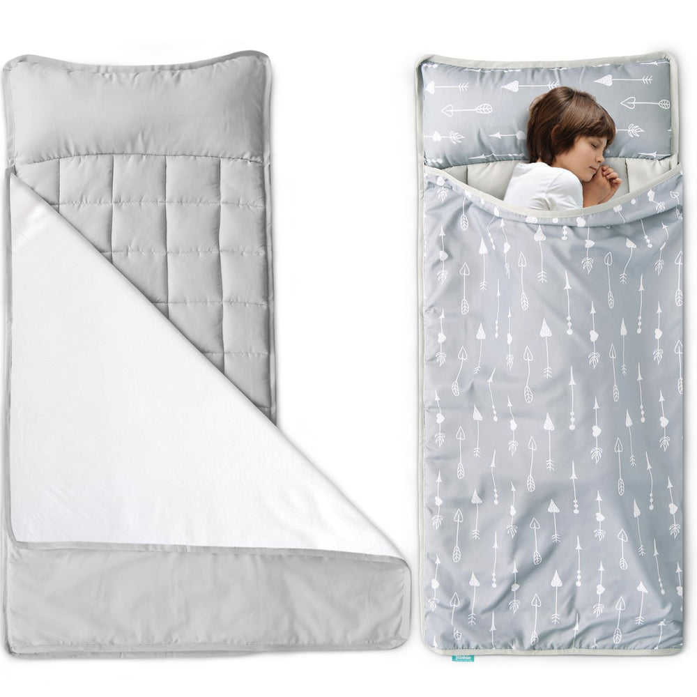 Biloban nap mat arrow grey features a soft fleece blanket for warmth.