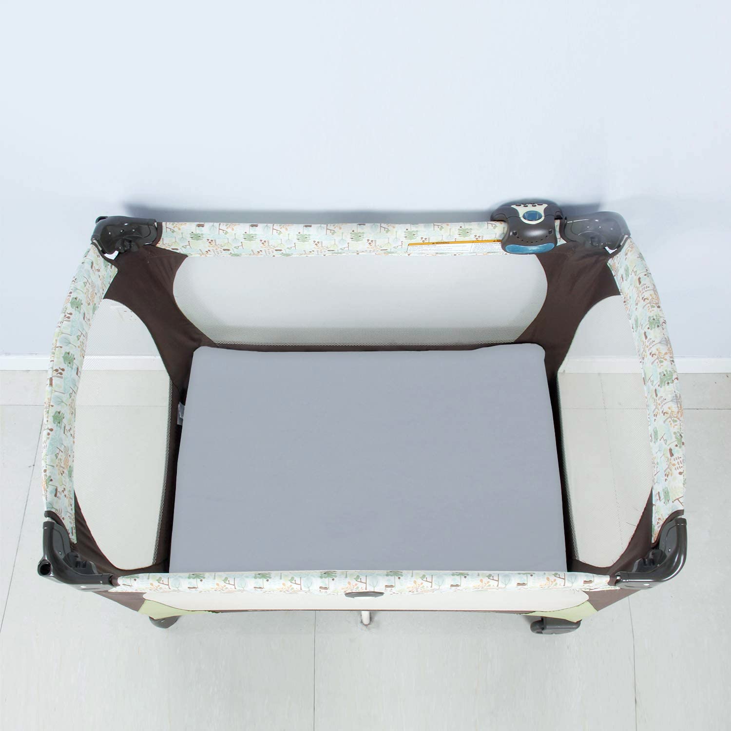 Biloban neutral light grey and navy colors displayed for gender-neutral style.