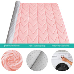 Biloban anti-slip back ensures stable footing during floor play.