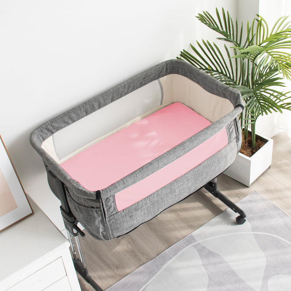 Biloban oval bassinet mattress fit demonstration image showing secure placement.