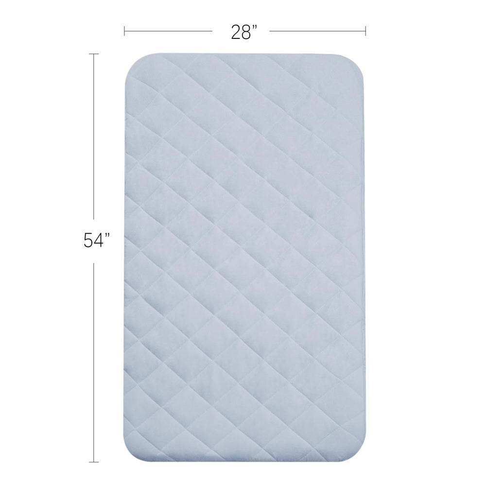 Biloban Regalo My Cot sheet closeup reveals plush quilted texture.
