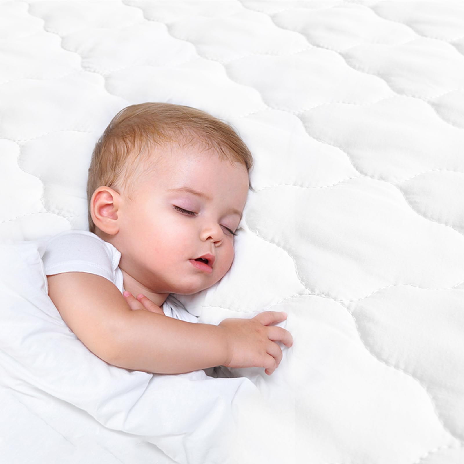 Biloban two-pack bassinet pad cover for versatile bedding setups