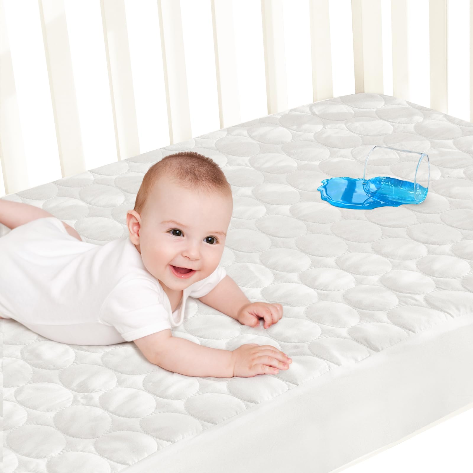 Close-up of Biloban waterproof pad highlights soft absorbent fabric for dry skin comfort.