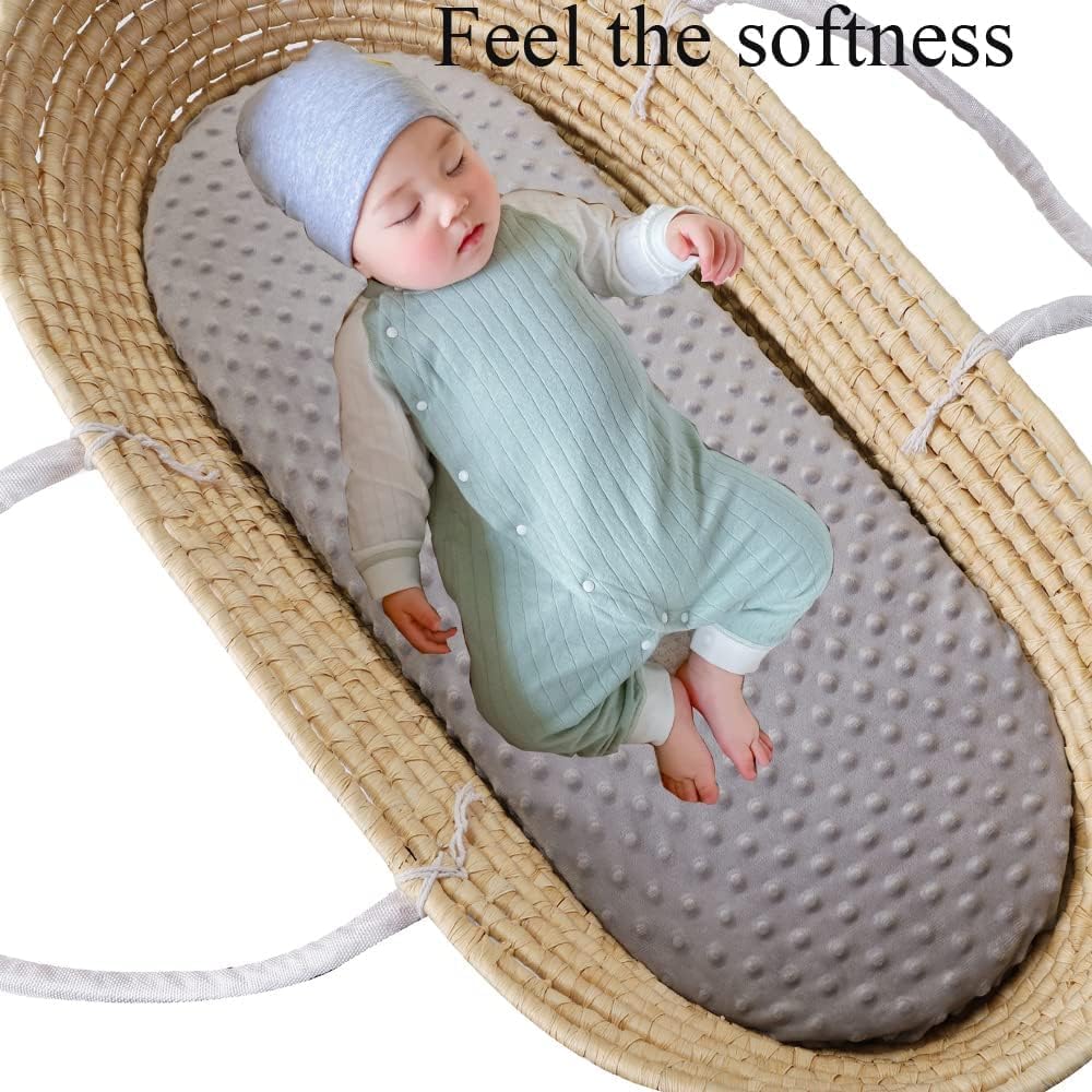 Bilokonda Dot Bassinet Sheet Set elastic edge ensures snug, secure fit.