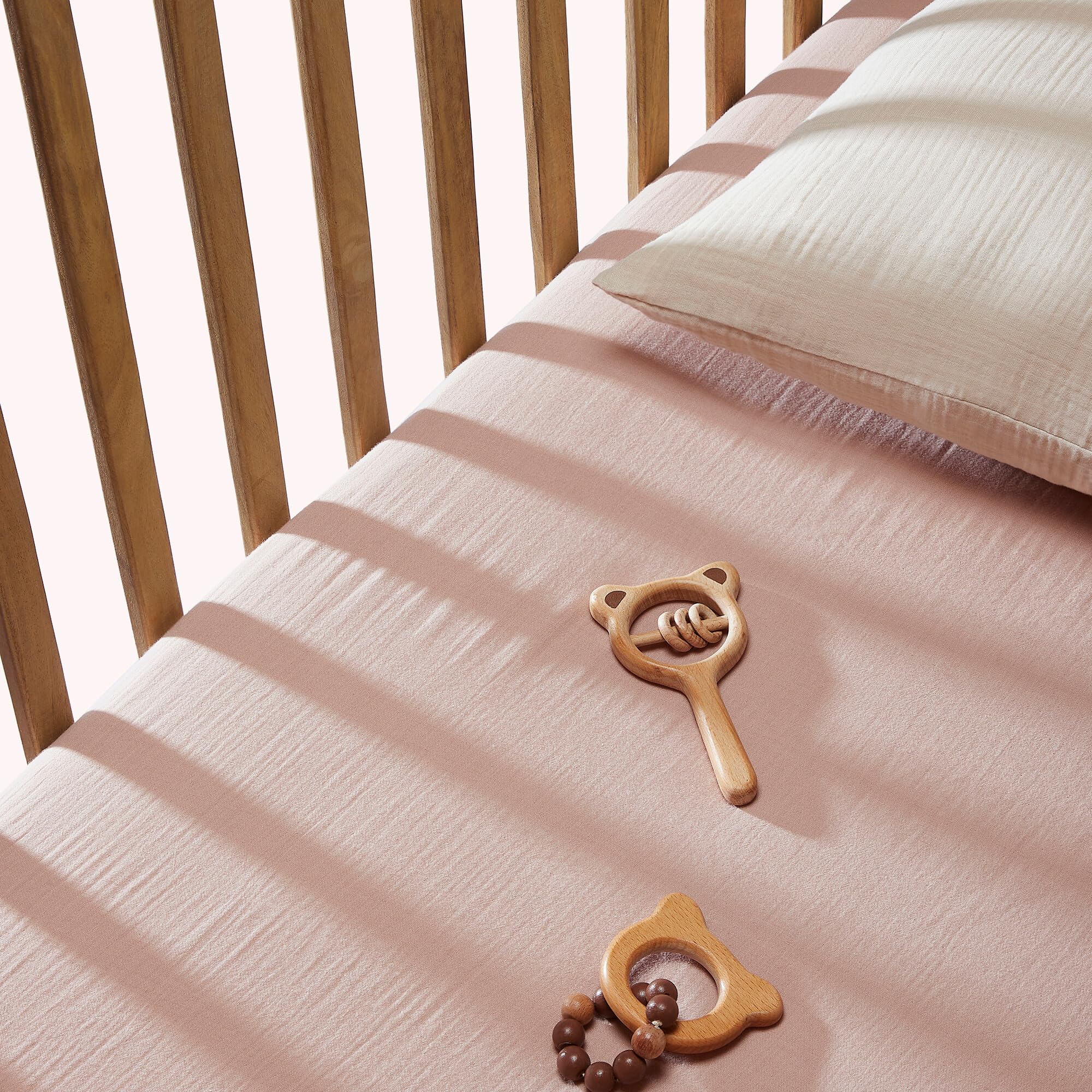BIOWEAVES universal-fit oval bassinet edge showing secure elastic