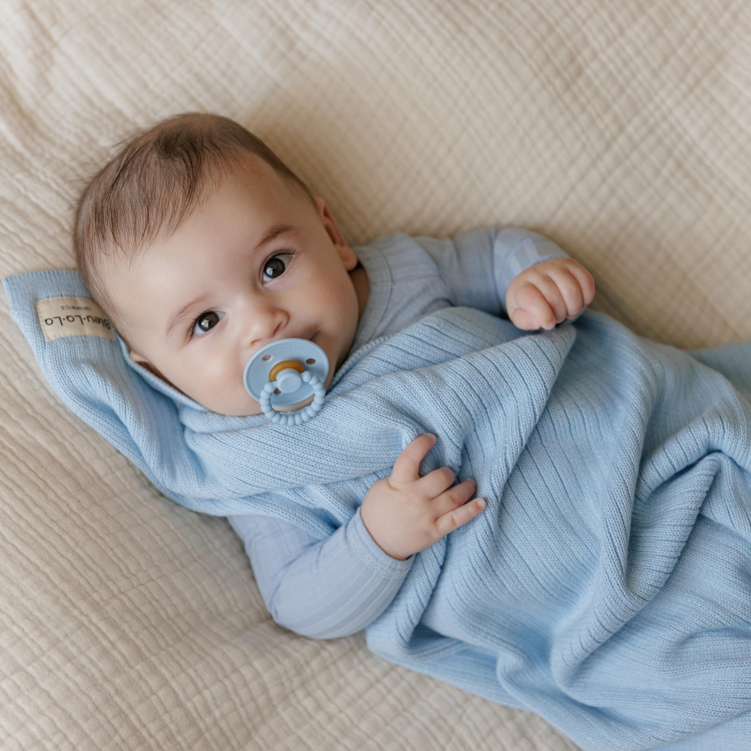 Bleu La La durable organic-knit blanket for everyday cuddles
