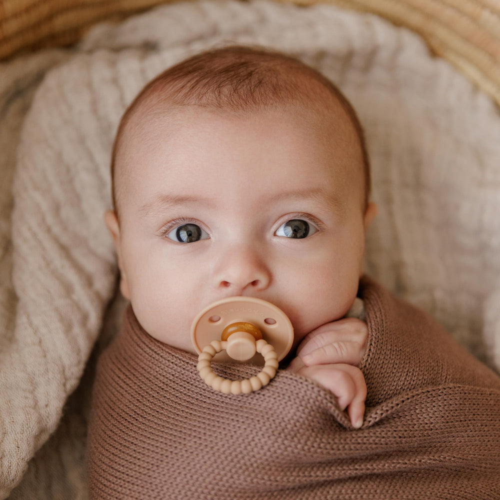 Bleu La La Luladream camel-cream colorway complements baby gear.