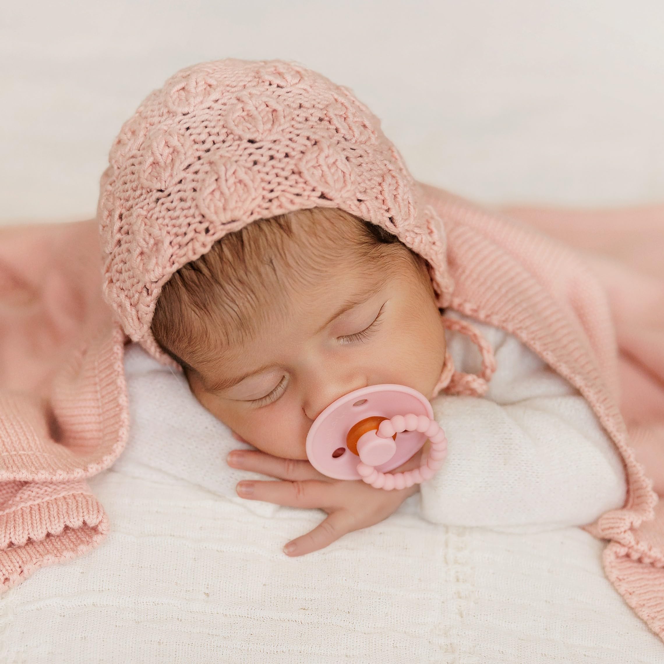 Bleu La La Luladream pacifier nipple close-up in natural rubber for teething comfort