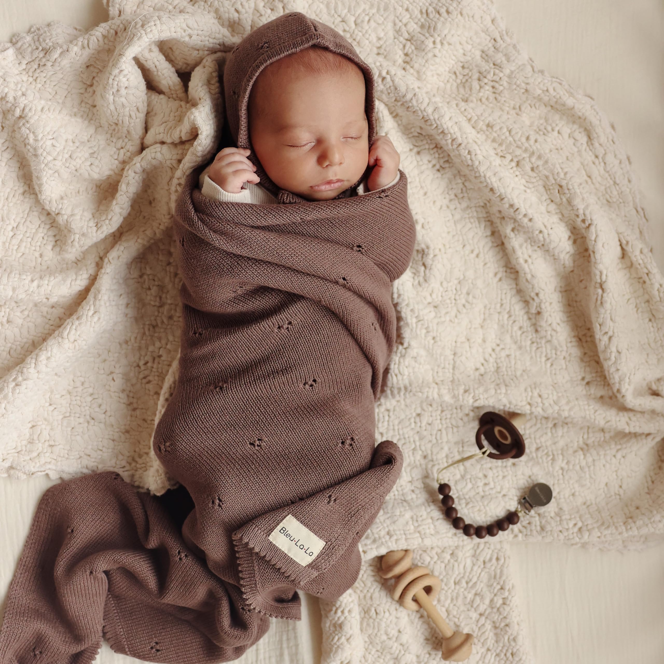 Bleu La La blanket is machine washable for easy-care maintenance