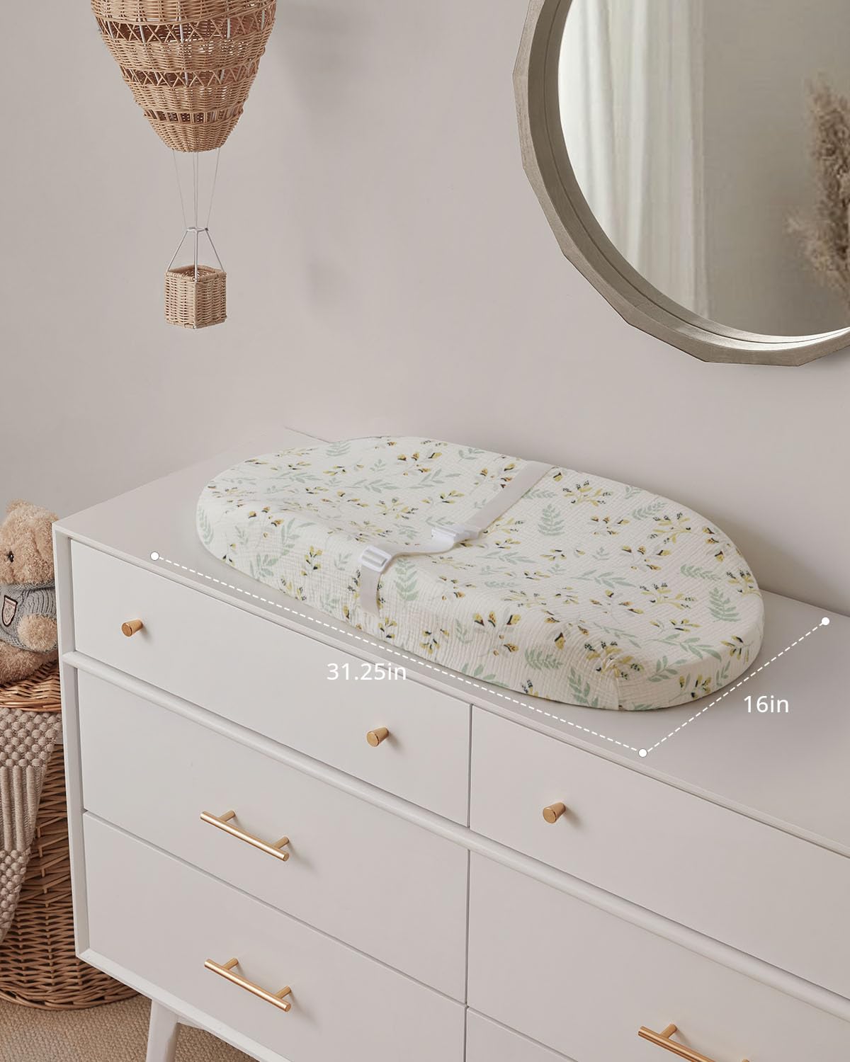 Blissful Diary changing pad quick-release safety belt supports safe diaper changes.