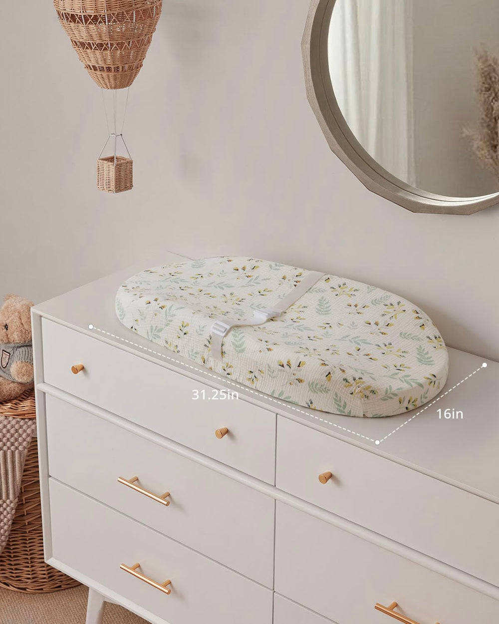 Blissful Diary changing pad quick-release safety belt supports safe diaper changes.