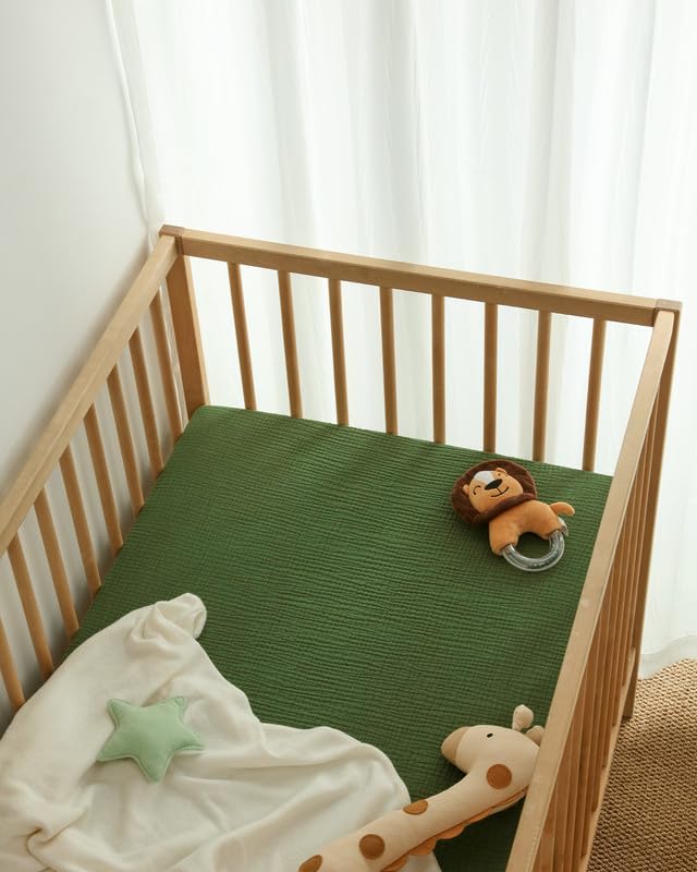 Blissful Diary Muslin crib sheet as skin-friendly surface for sensitive babies