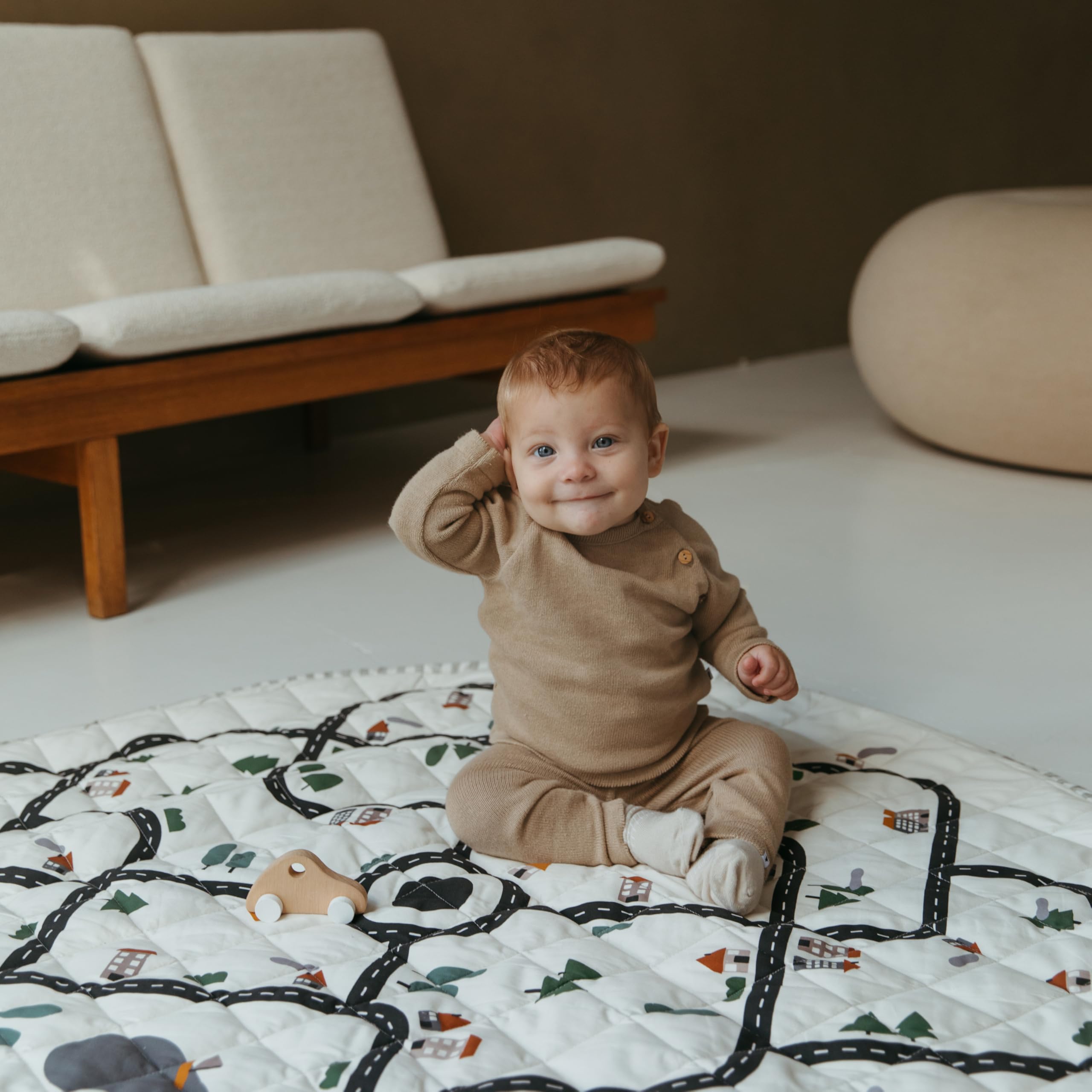 Blooom 47-inch play surface provides ample space for playtime.