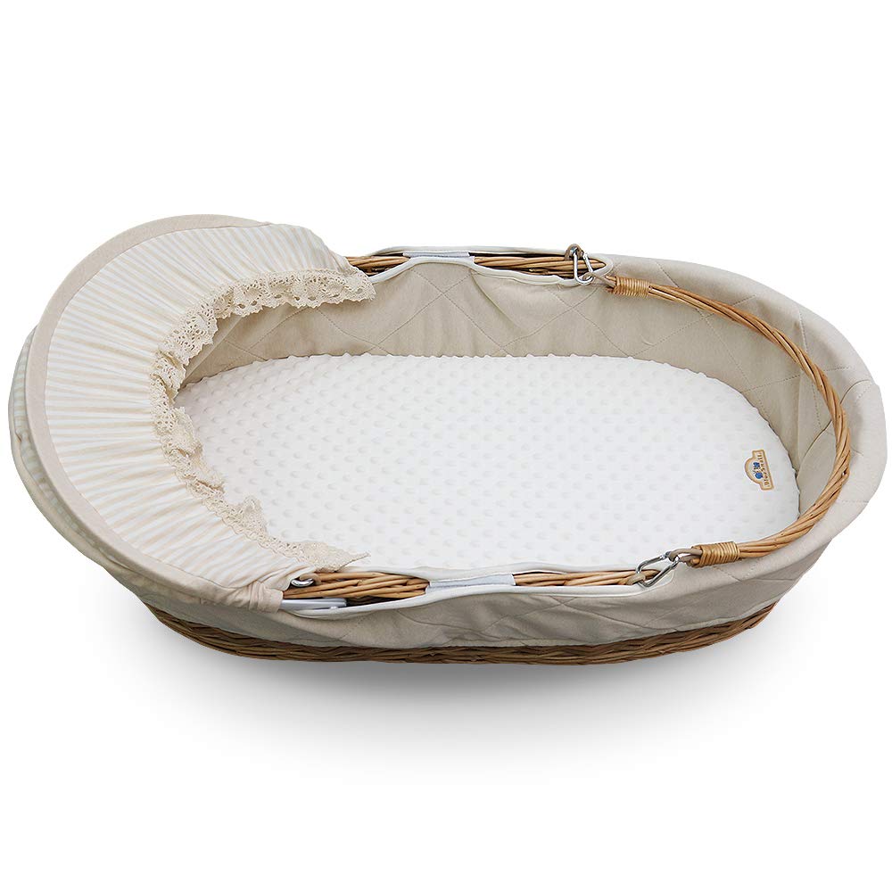 BlueSnail bassinet sheet with elastic band fixed demonstrates stay-in-place design.