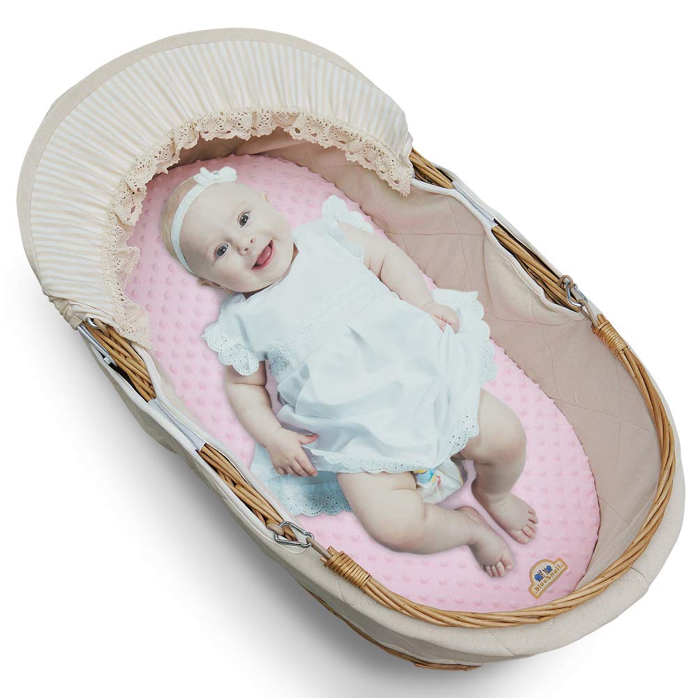 BlueSnail sheet in use on bassinet demonstrates easy care and tidy bedding