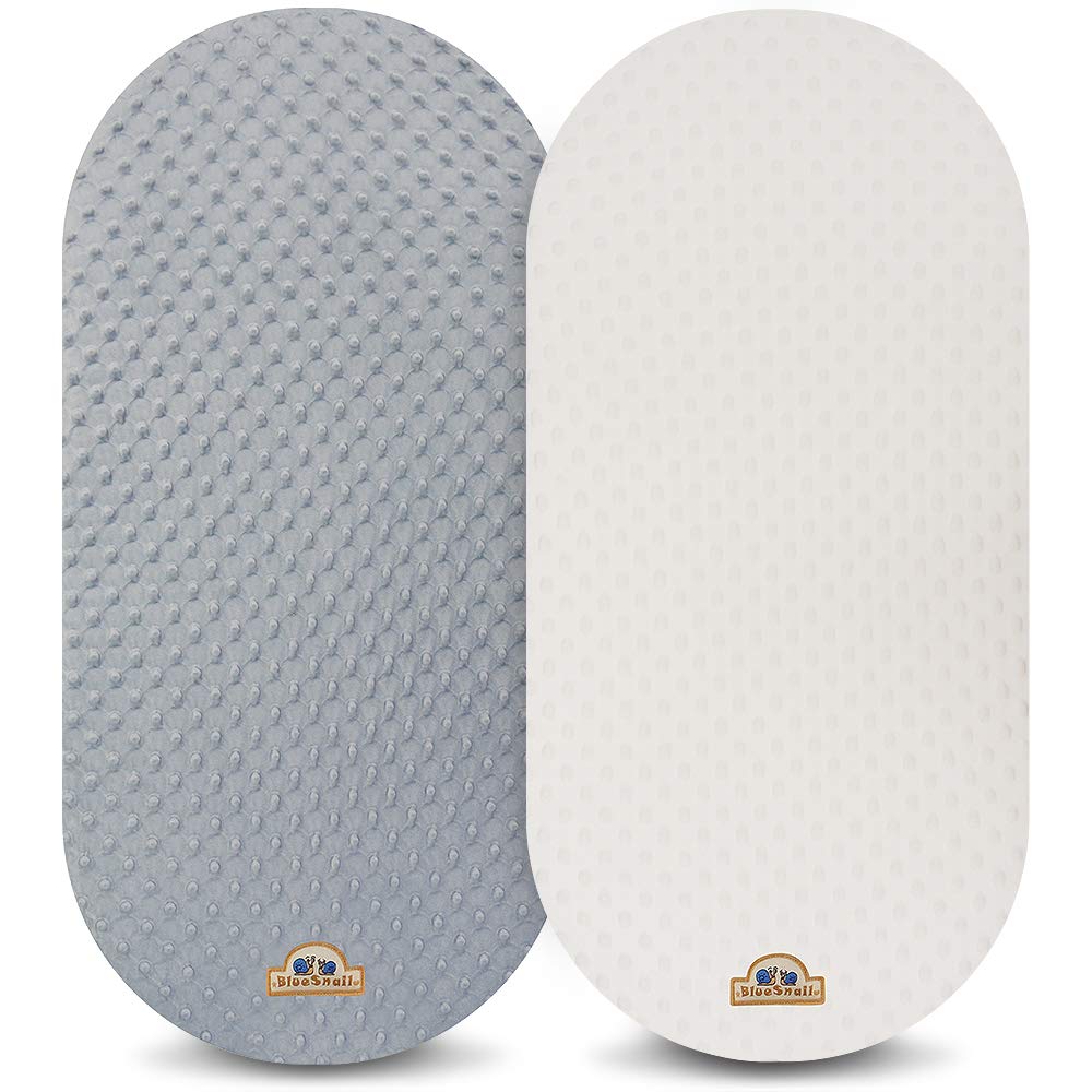 BlueSnail bassinet sheet white and gray on a bassinet mattress demonstrates secure fit.