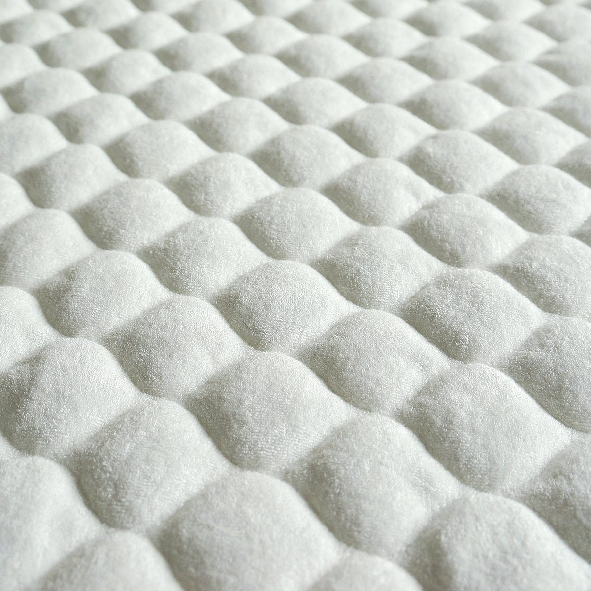 BlueSnail Quilted liner closeup shows silky-soft padding for gentle skin contact.