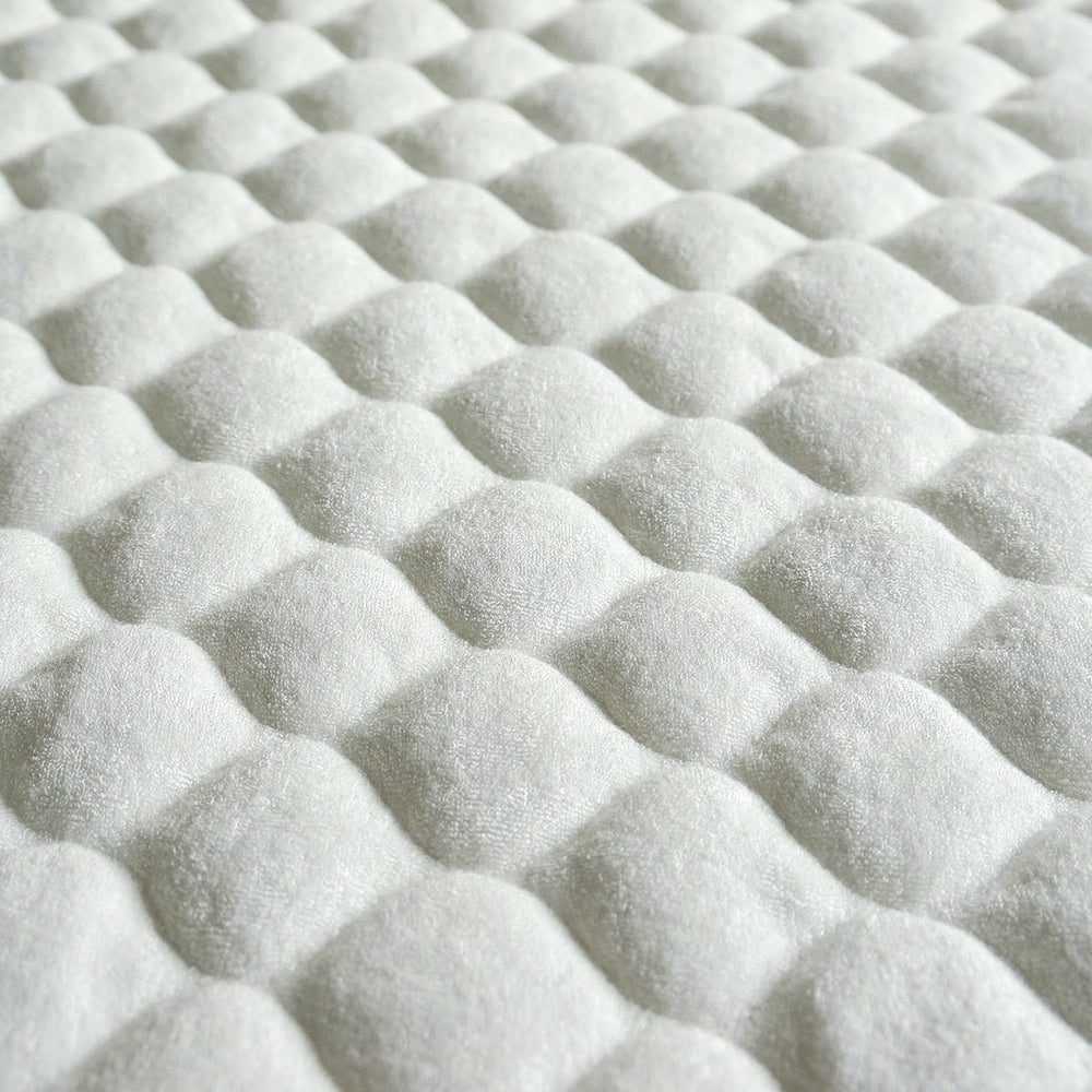 BlueSnail Quilted liner closeup shows silky-soft padding for gentle skin contact.