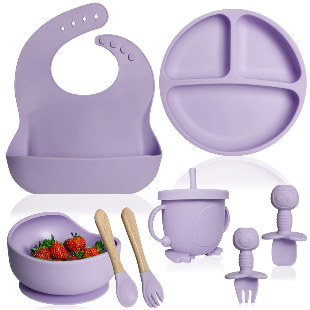 Bluet B silicone baby feeding plate with suction base keeps meals tidy.