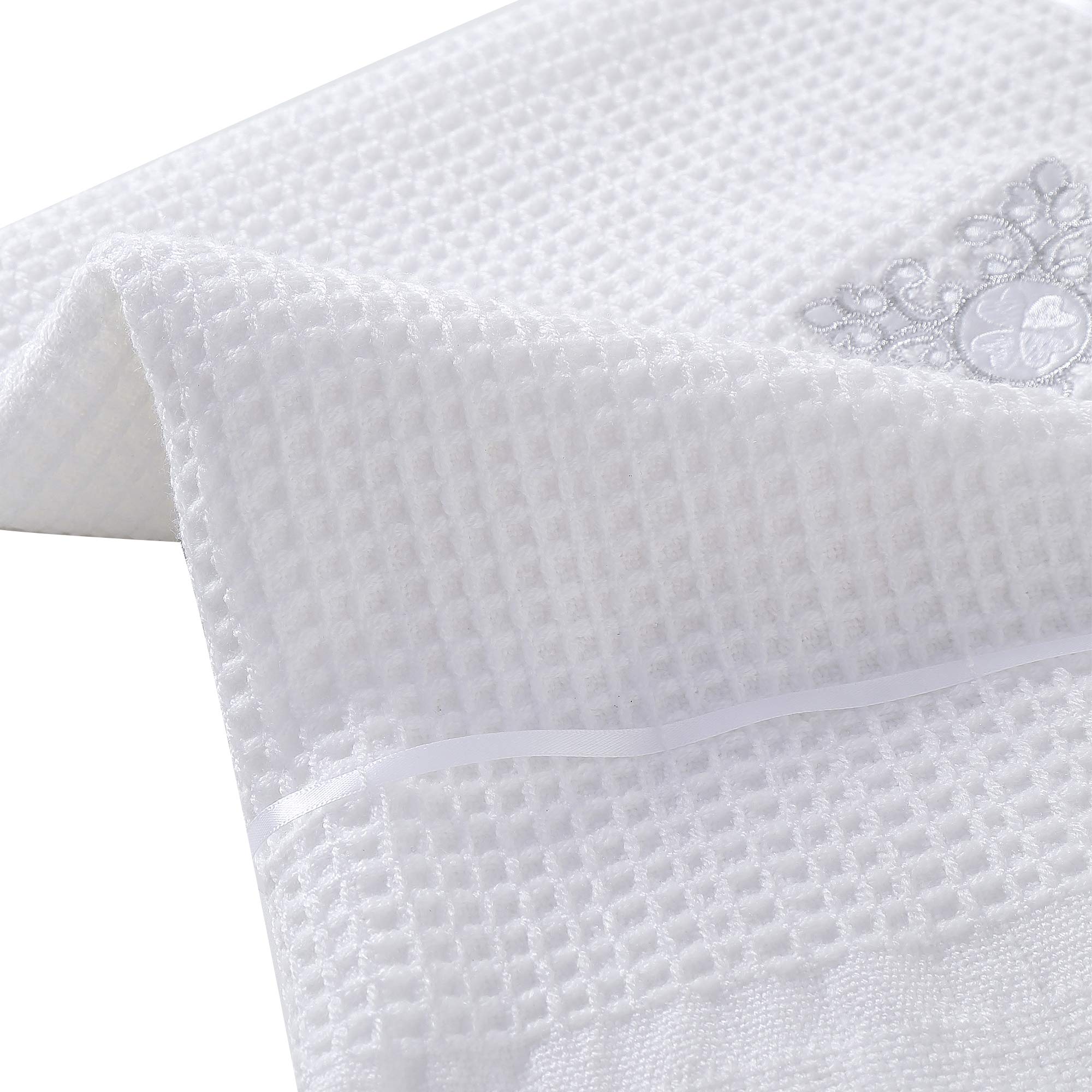 Booulfi foldable light-weight baby blanket fits in a tote
