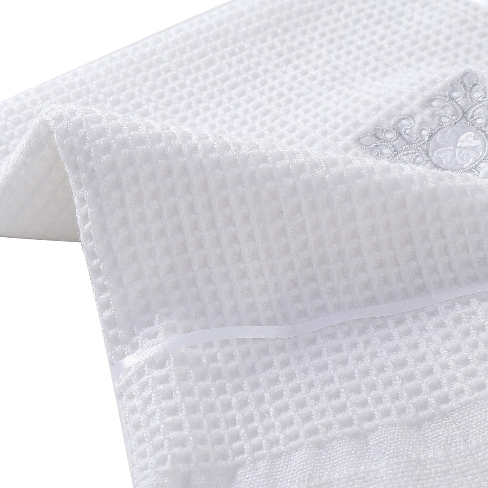Booulfi foldable light-weight baby blanket fits in a tote