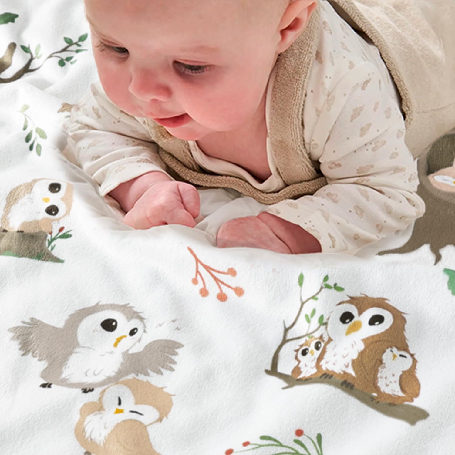 BOPRIO baby blanket dotted fleece back close-up for warmth.