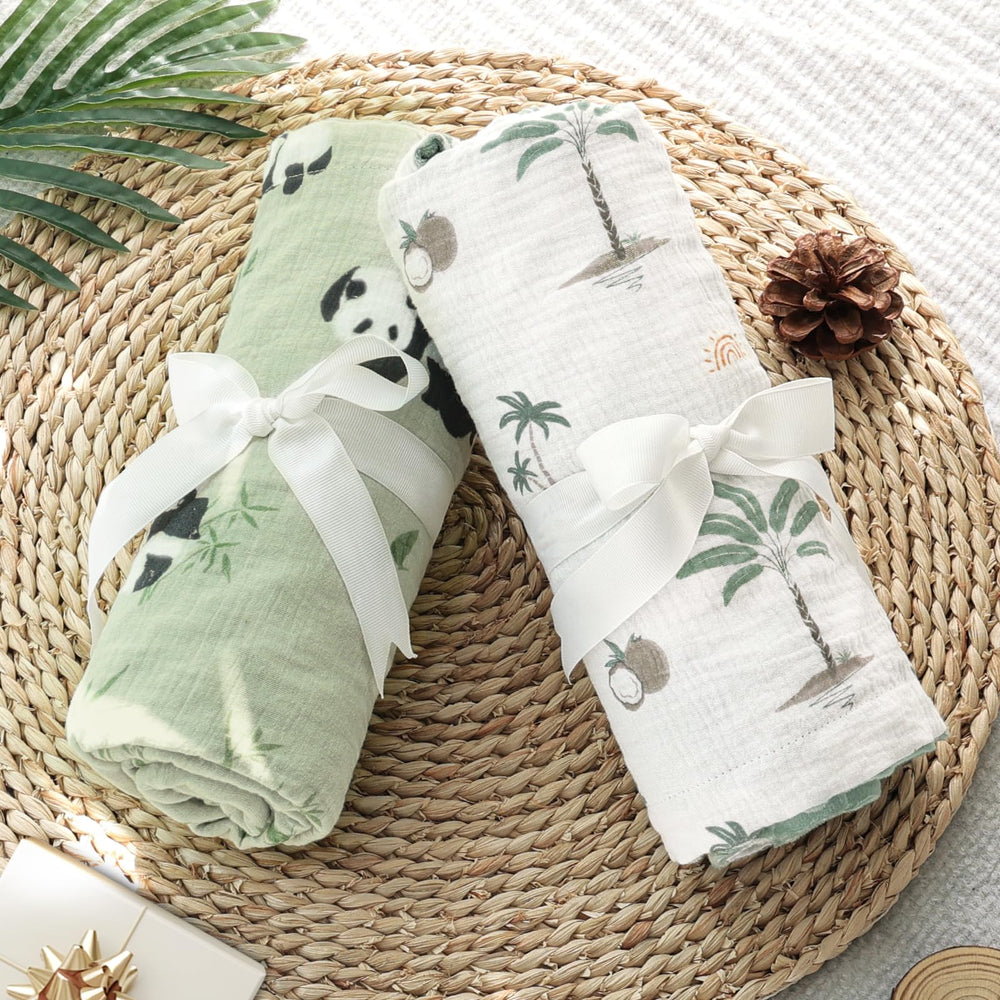 BOPRIO muslin blanket in stroller demo for travel-friendly comfort.