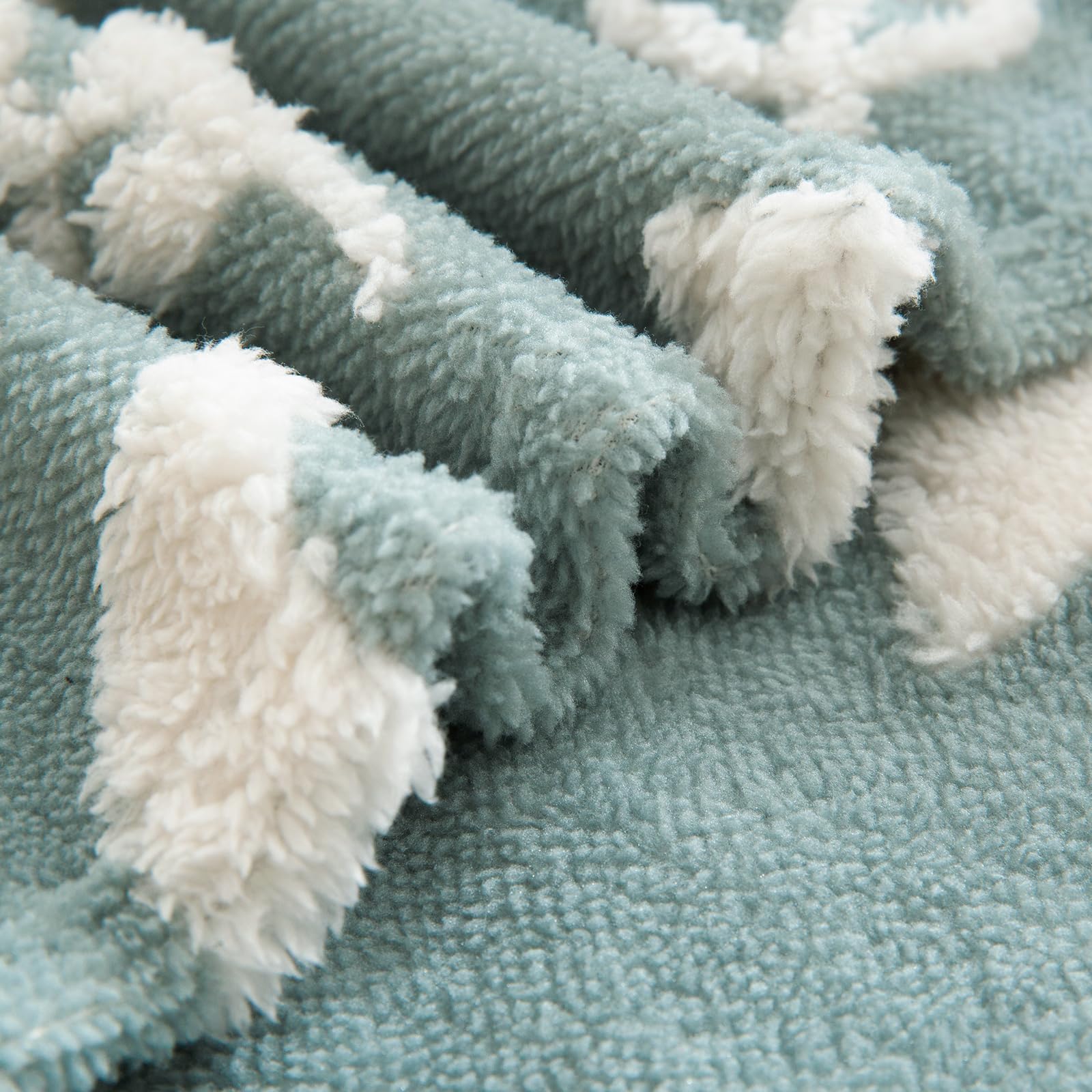 BORITAR baby blanket ideal for stroller rides adds warmth on the go.