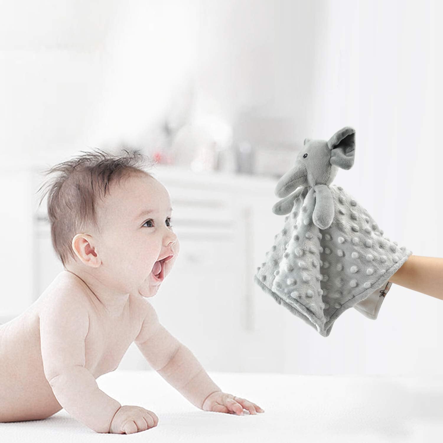BORITAR Elephant travel-stroller use shows portability during on-the-go moments.