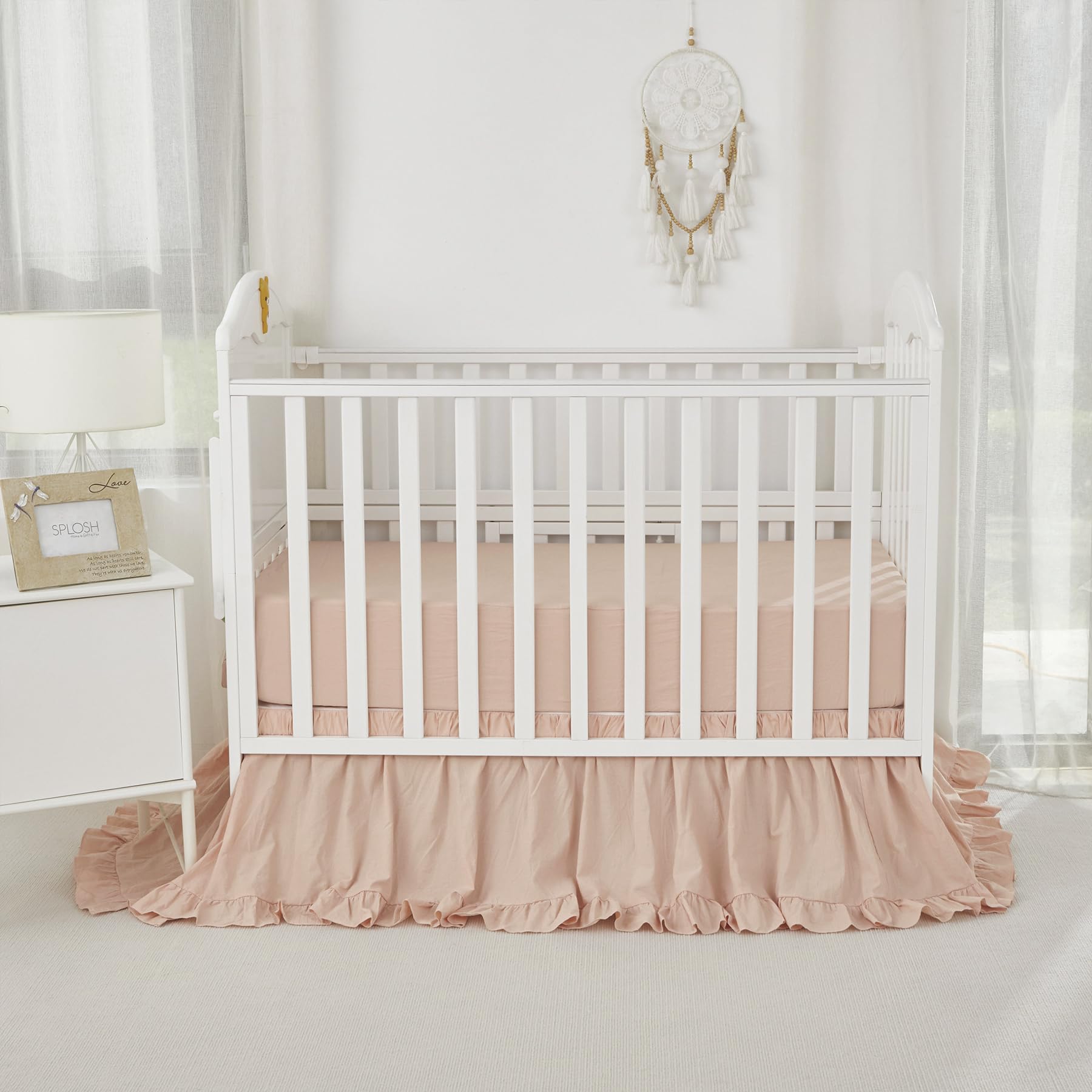Brandream 4-sided dust ruffle fits standard crib for a tidy crib edge.