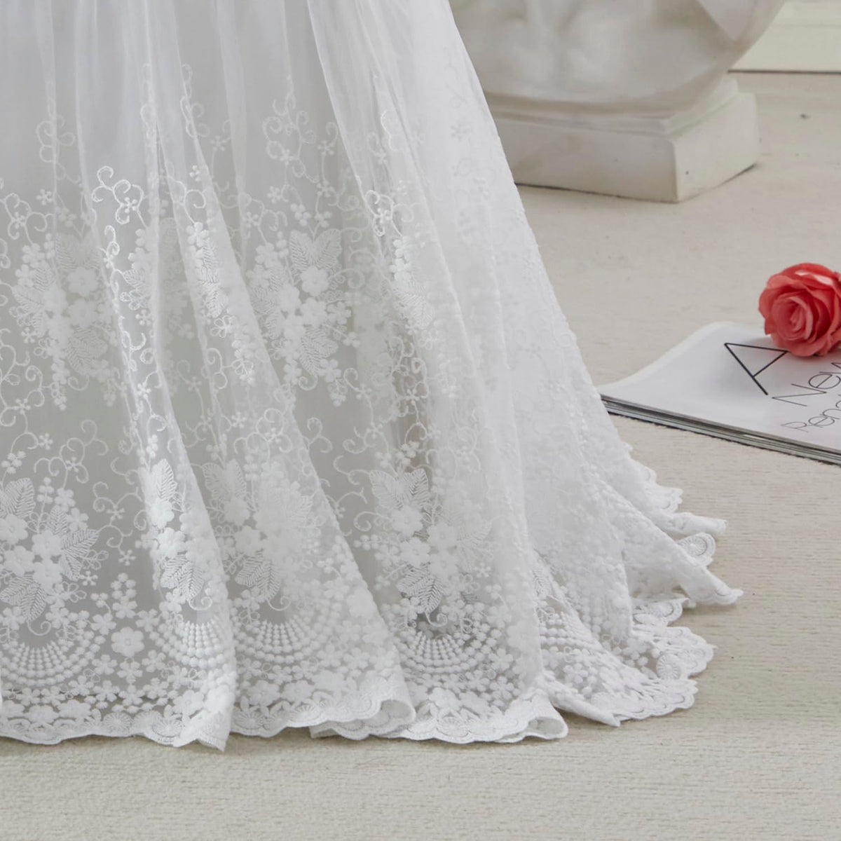 Brandream boho-crib-skirt close-up shows delicate lace trim for vintage charm