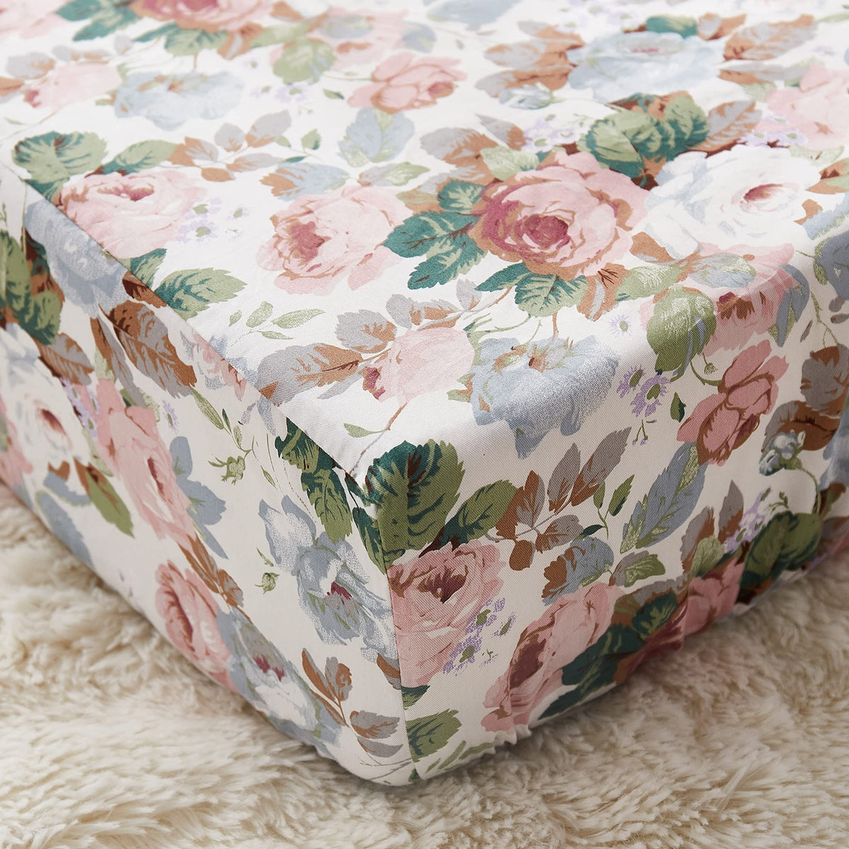 Brandream fitted crib sheet in rose floral print delivers soft, breathable organic cotton.