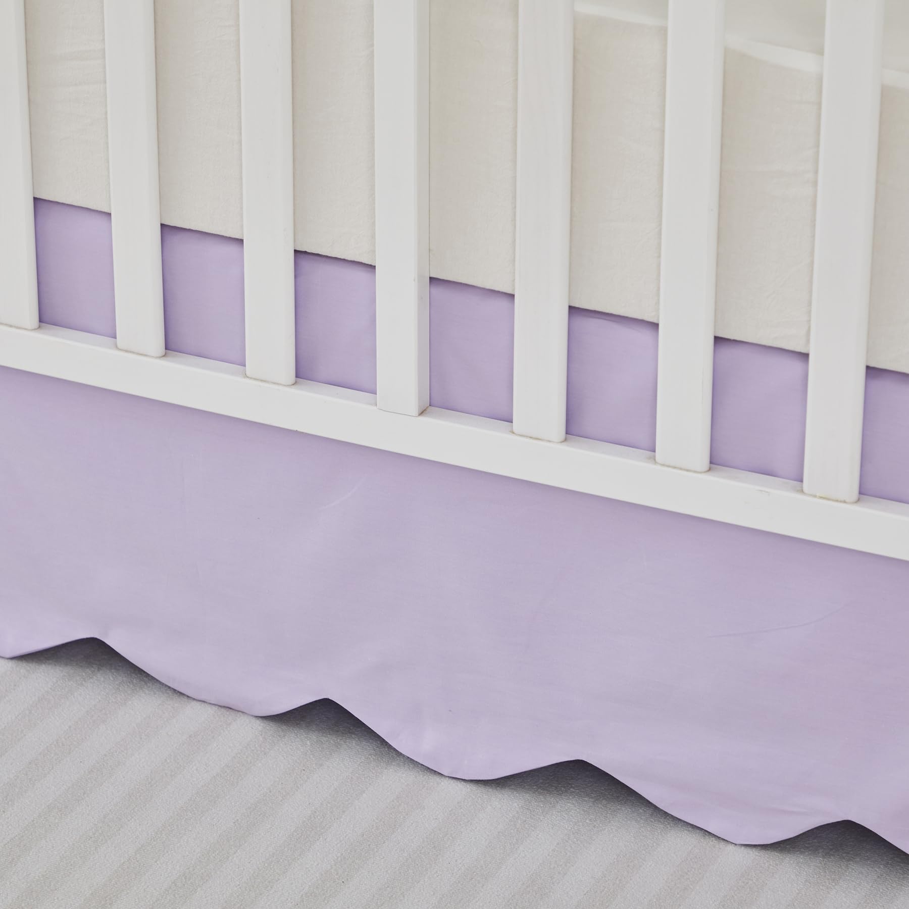 Brandream gender-neutral crib skirt pairs with any nursery decor for versatile styling.