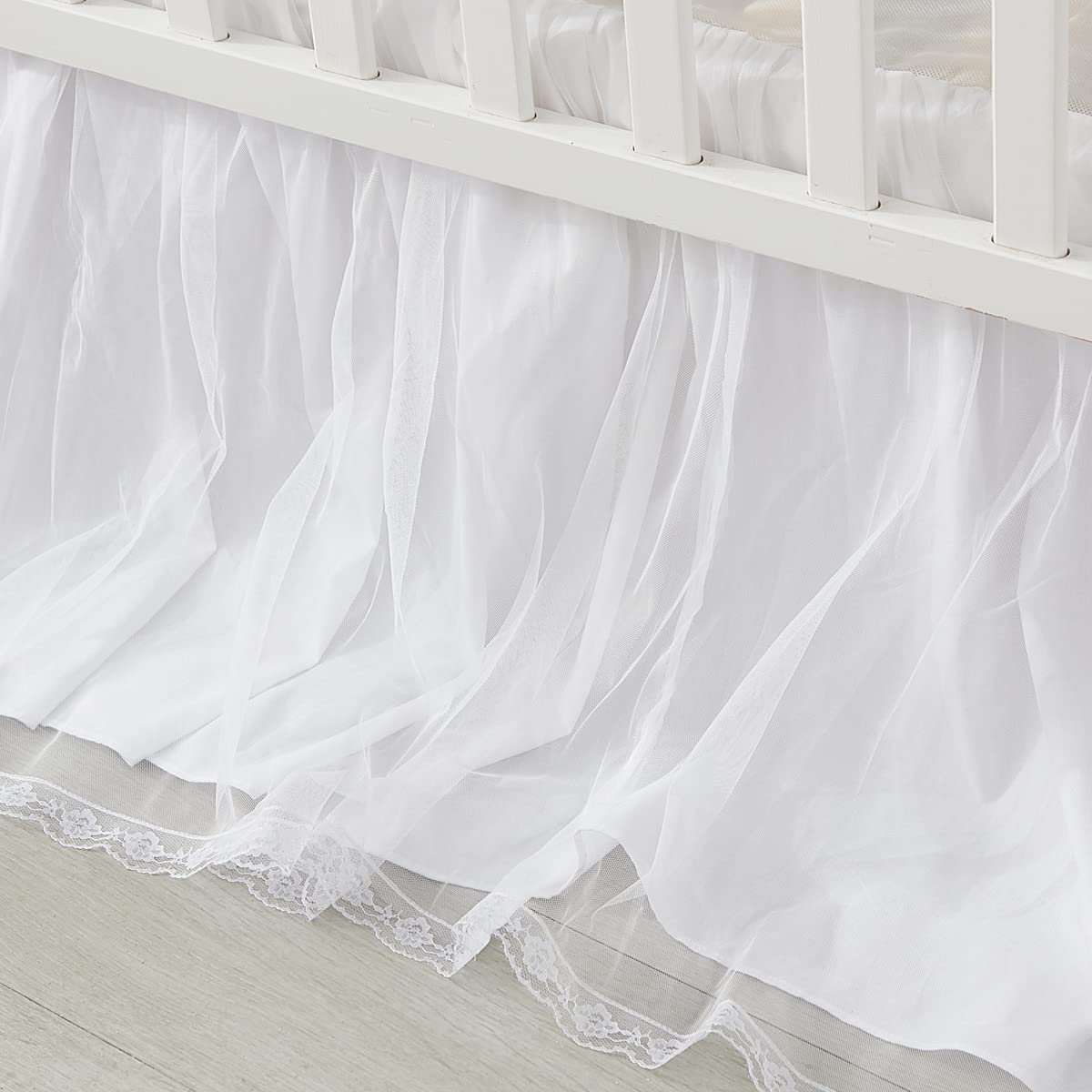 Brandream machine-washable crib skirt eases laundry for busy parents.