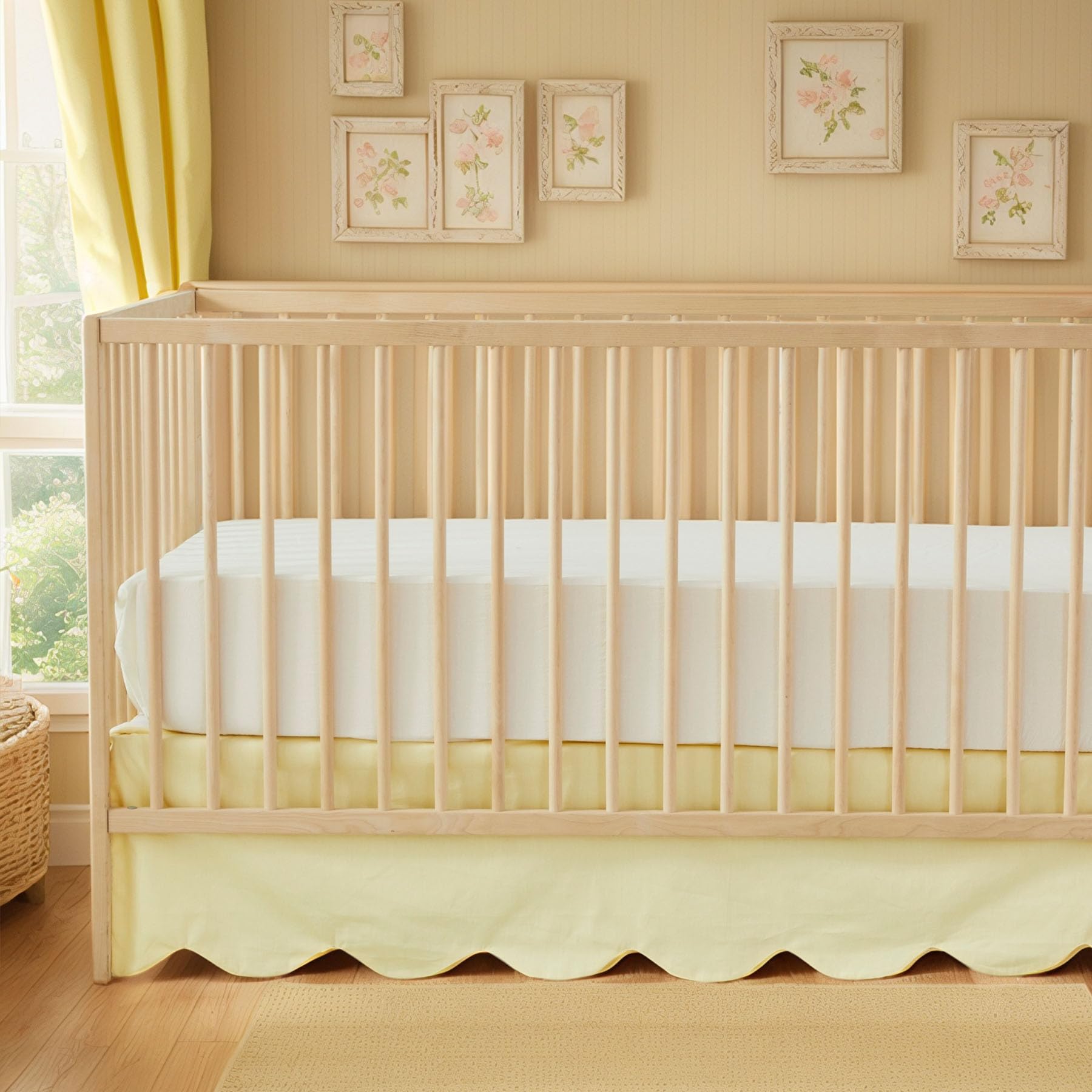 Brandream 4-sided scallop edge crib skirt for standard cribs and toddler beds.