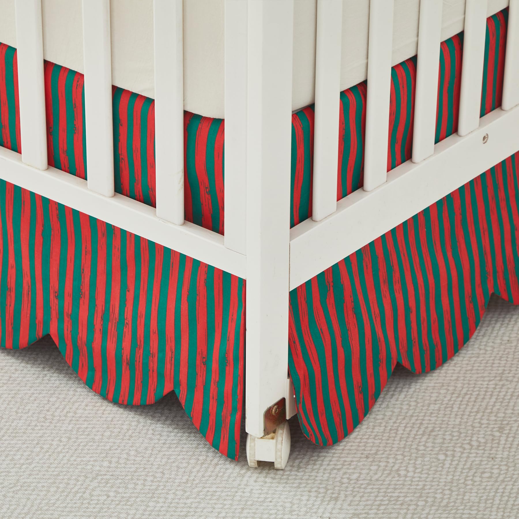 Brandream scallop edge crib skirt fits standard crib with 16-inch drop.