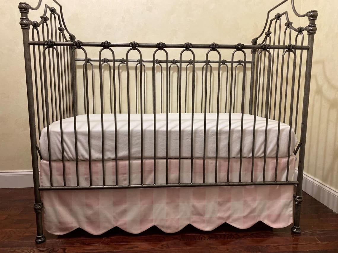 Brandream scallop-edge toddler bed skirt creates clean transitions.