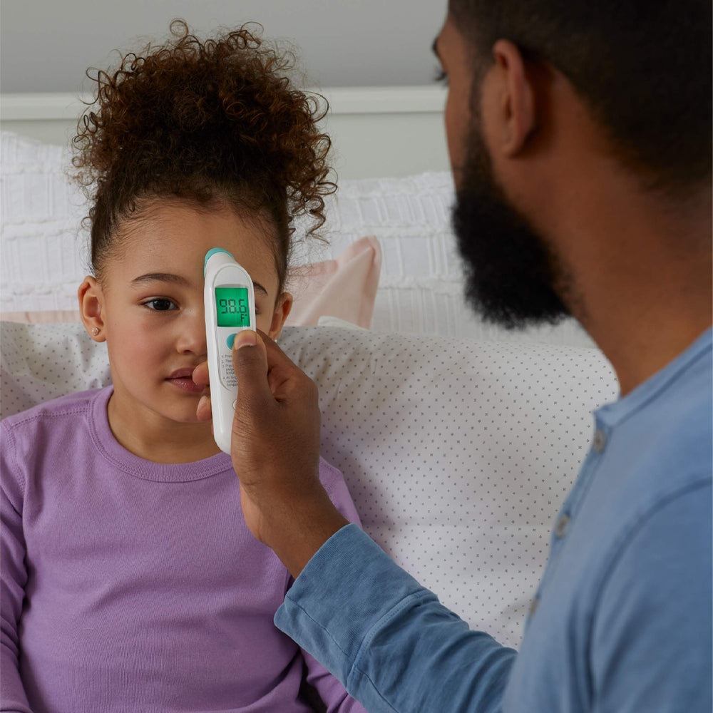 Braun TempleSwipe protective cap keeps the sensor clean and travel-ready.