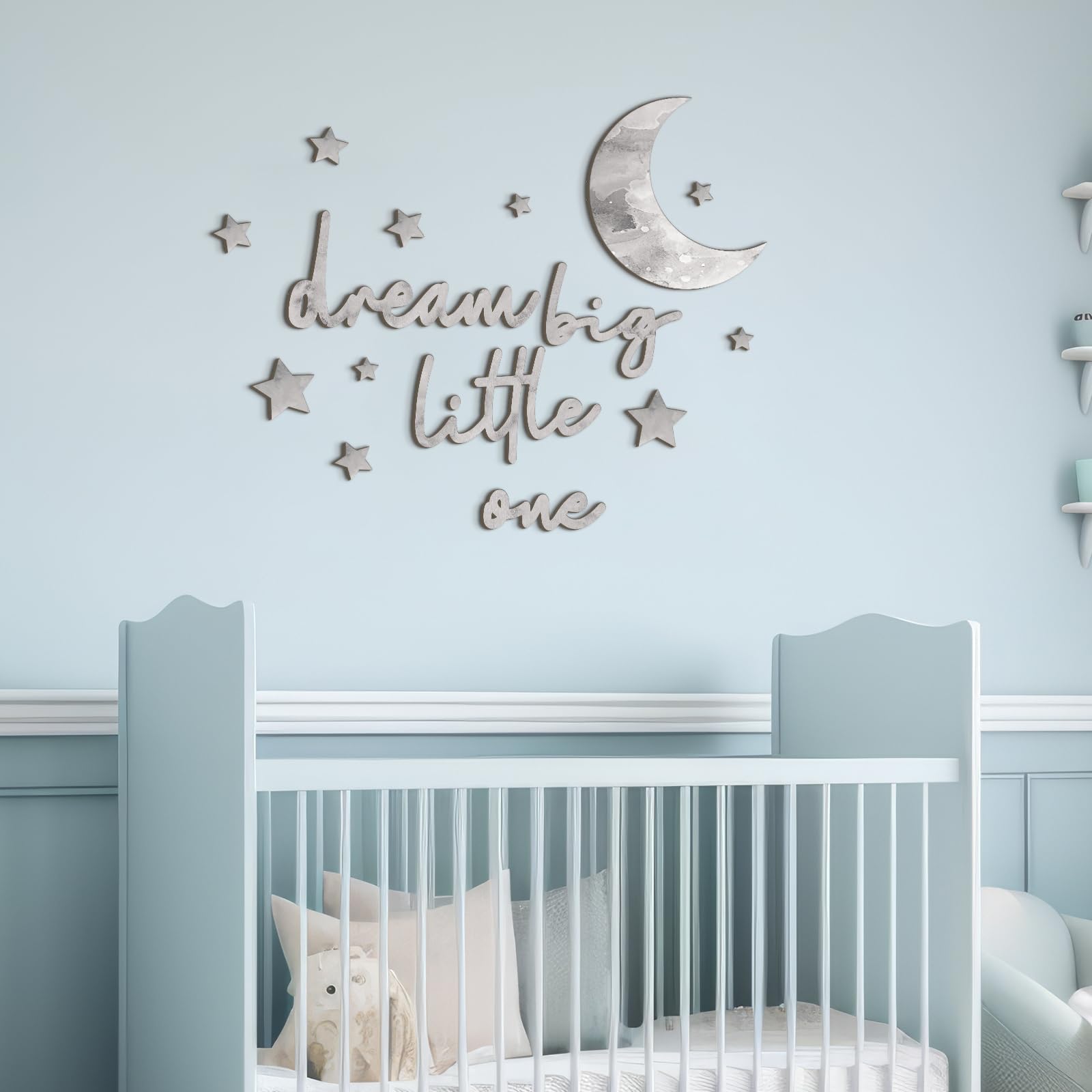 Briwooody Stars medium: adds gentle sparkle for grouped wall displays
