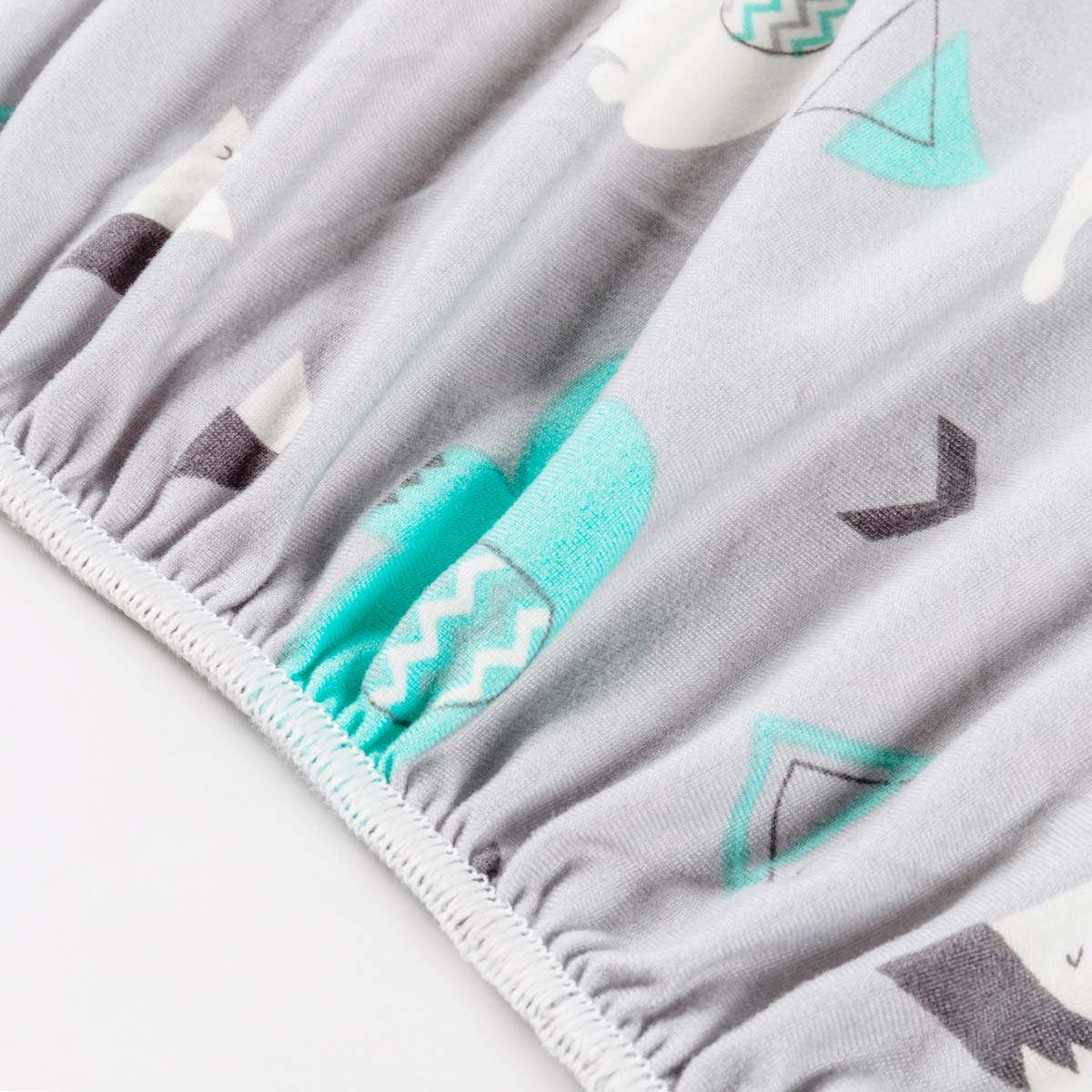 BROLEX breathable-weave texture helps regulate temperature for naps.