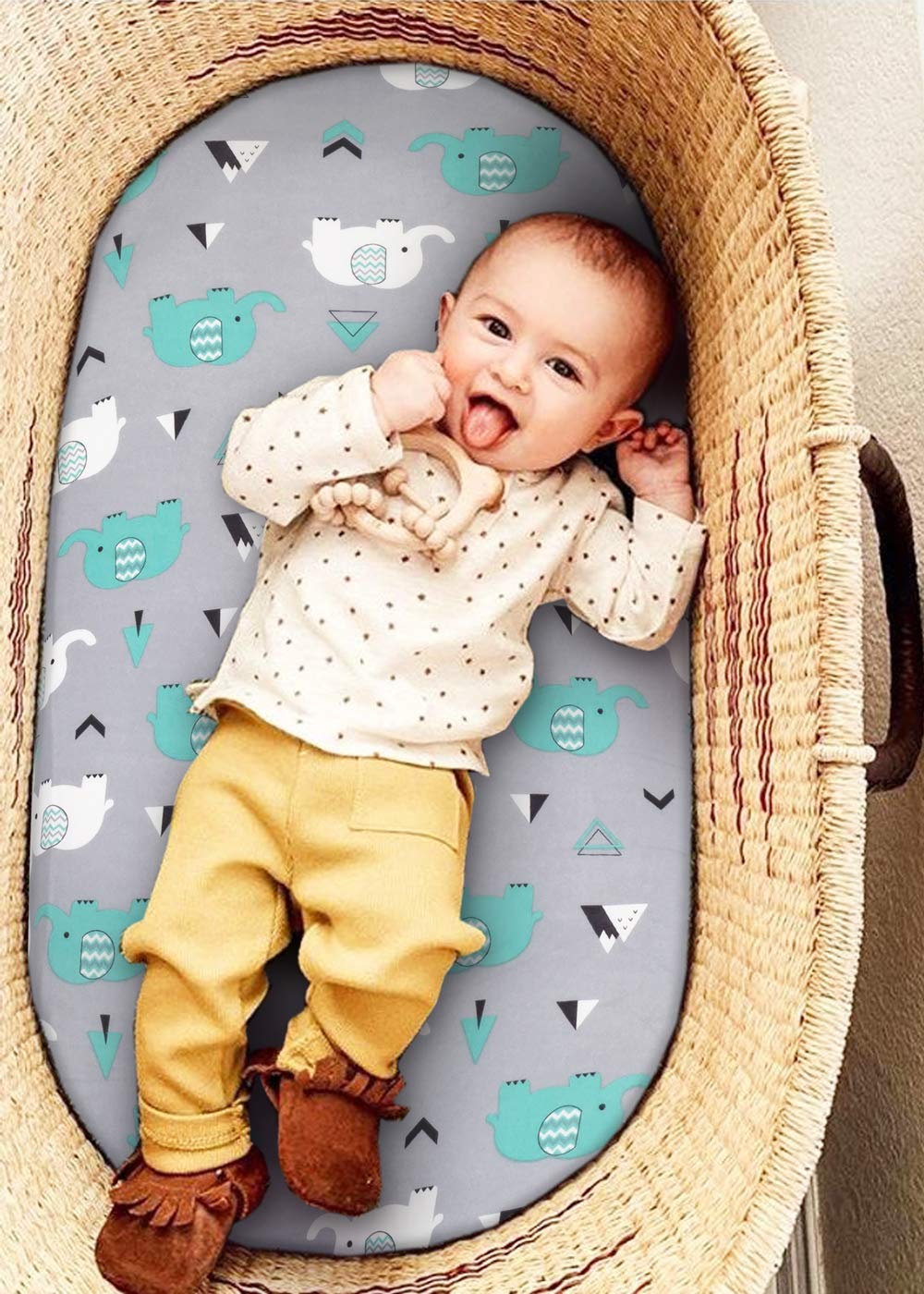 BROLEX soft-fabric closeup bassinet sheet delivers a gentle touch for delicate skin.
