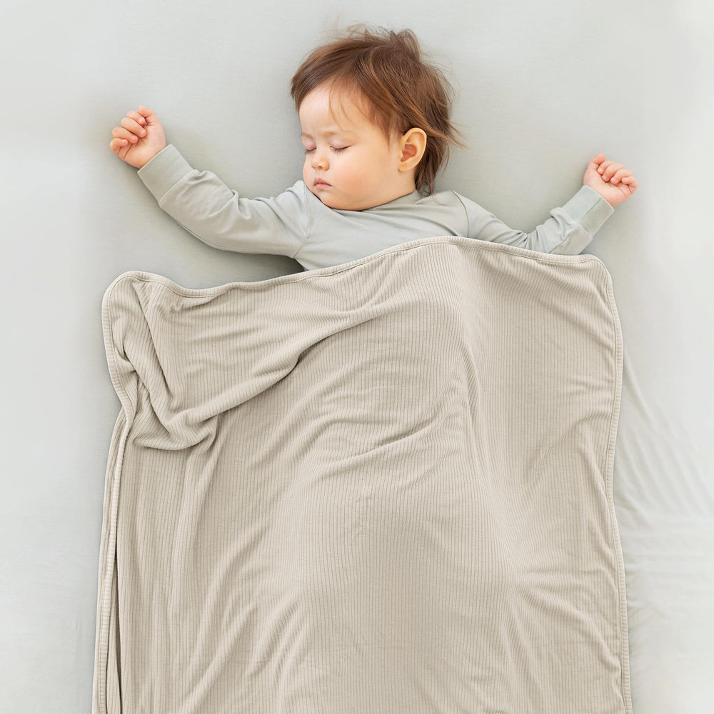 BubblePanda glacier color blanket adds fresh tone with soft, breathable comfort.