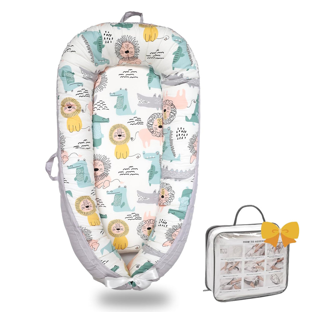 Bubbyhuts baby lounger with lion motif in breathable cotton for cozy daytime lounging
