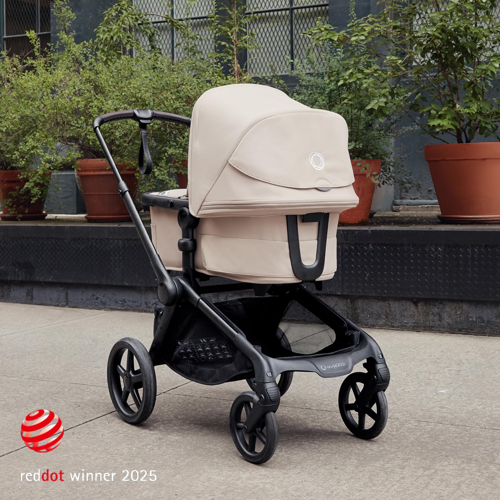 Bugaboo Kangaroo adjustable handlebars fit growing caregivers.